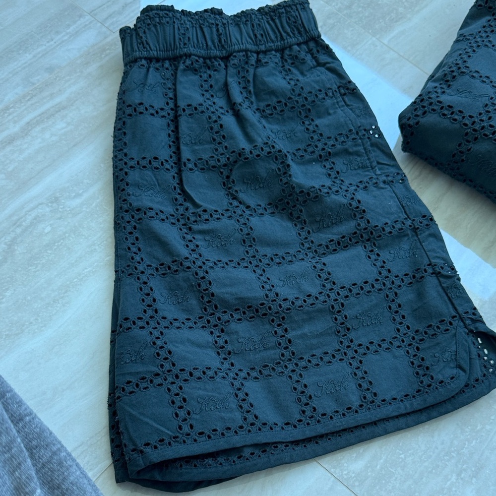 Kiths women’s Elegant dark green Eyelet Shorts with drawstring size S